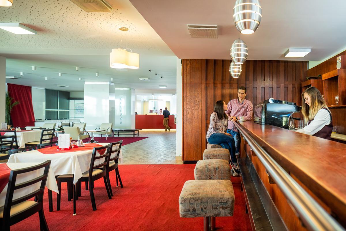 Hotel Skalsky Dvur Bystrice nad Pernstejnem Luaran gambar