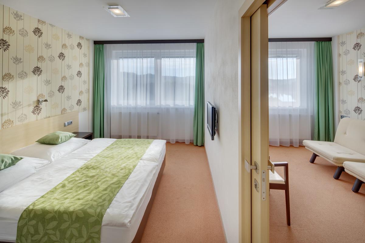 Hotel Skalsky Dvur Bystrice nad Pernstejnem Luaran gambar